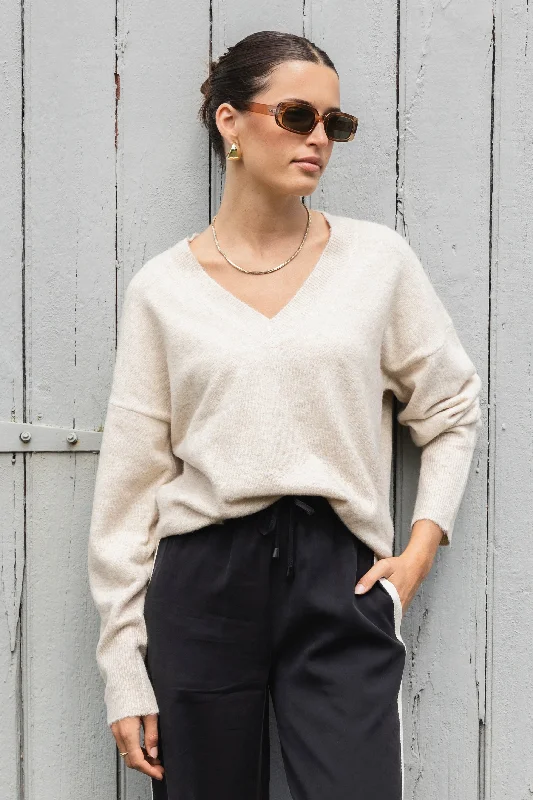 Quinn Oat V Neck Fine Knit Jumper