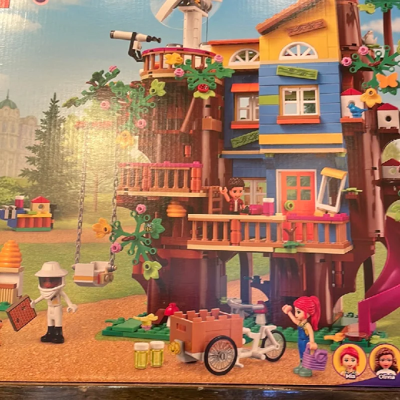 Stimulating and engaging LEGO playBrickhouse LEGO Friendship Treehouse 41703