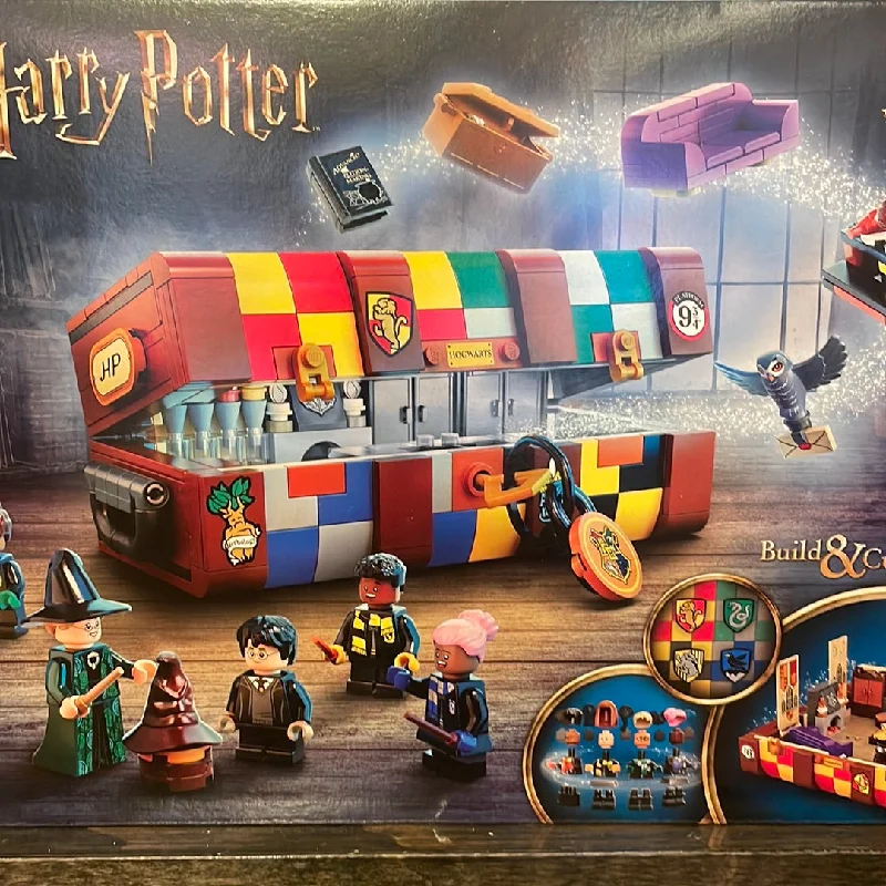 Beautifully crafted LEGO sculpturesBrickhouse LEGO Harry Potter Howgarts Magical Trunk 76399