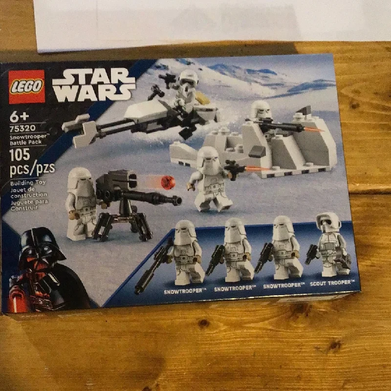 Intricately designed LEGOLego Star Wars Snowtrooper battle pack 75320
