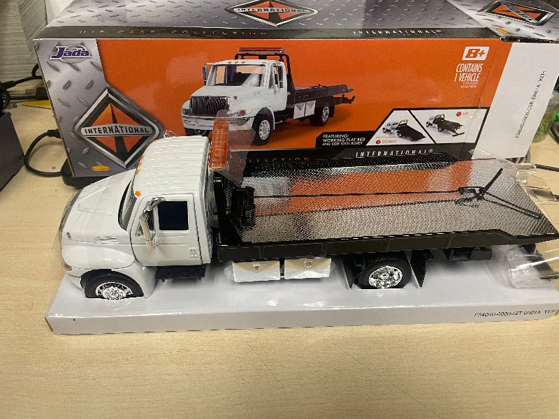 Durable toys2022 Jada Diecast 1/24 International Tow Truck